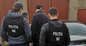 Trei bărbați riscă ani grei de pușcărie după ce au furat bunuri din mai multe automobile